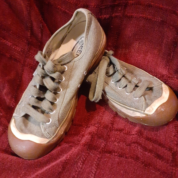 green canvas shoes mens